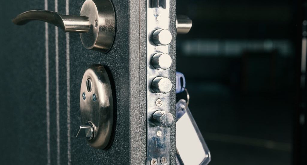 Les serrures les plus adaptées aux portes métalliques